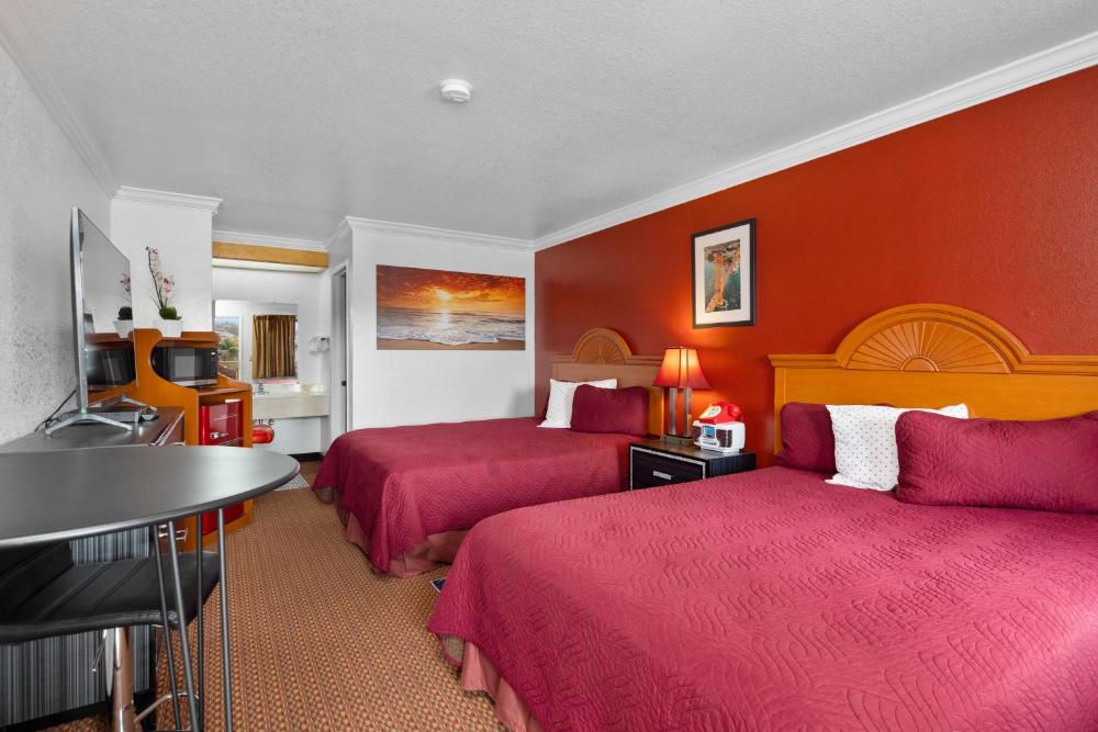 Queen Room with Two Queen Beds interior